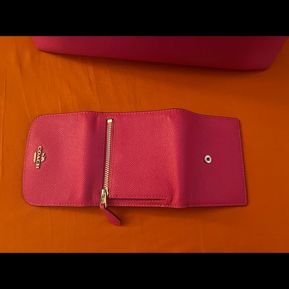 Coach tote and wallet set. Smoke free home. - Picture 7 of 9